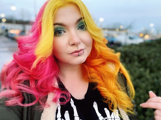 New hair who dis 💕💕 https://t.co/JVpZcPMtE8<a href="/tag/fuckthetories"class="tags"><span>#fuckthetories</span></a>