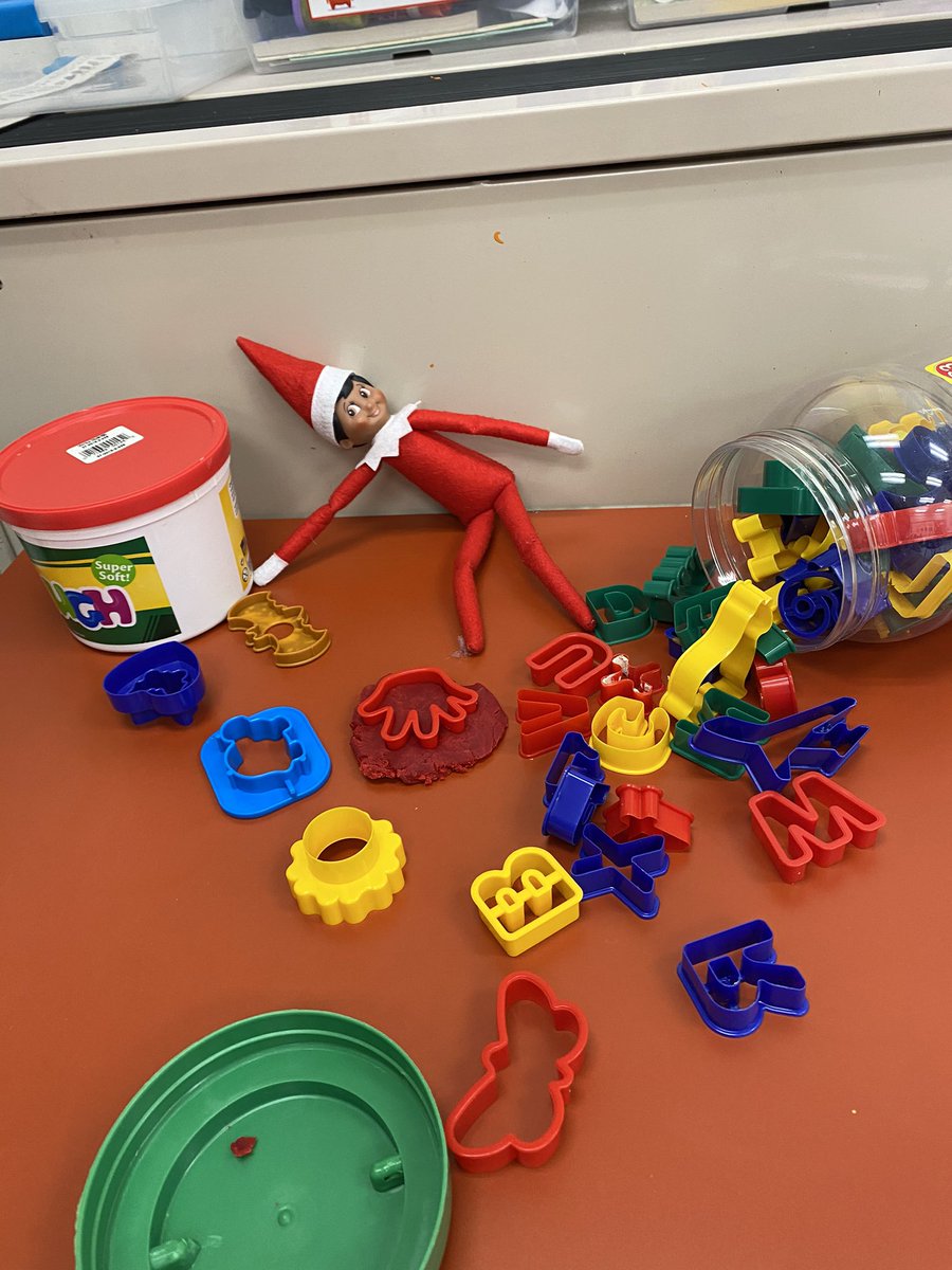 AshlyDuin's tweet photo. Fun times when the students hunt for the elf every morning. #wyproud https://t.co/mUGhV5dKN5