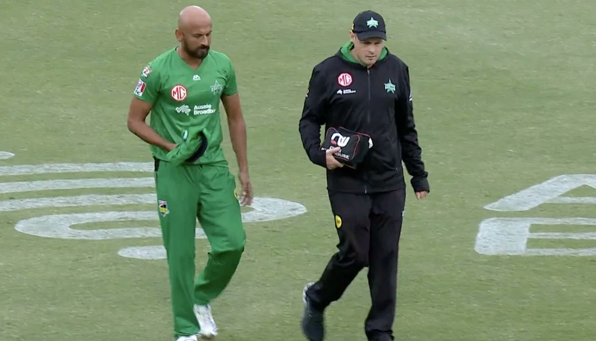 wahabspeak's tweet photo. #BBL2020: Bad news for Melbourne Stars; pacer Dilbar Hussain ruled out with hamstring injury
Melbourne Stars pacer Dilbar Hussain has picked up a hamstring injury while playing in the Big Bash League (BBL) 10 and will be out of action for four to six weeks.
#BBL10 #BBLupdates https://t.co/vaPq8soAxE