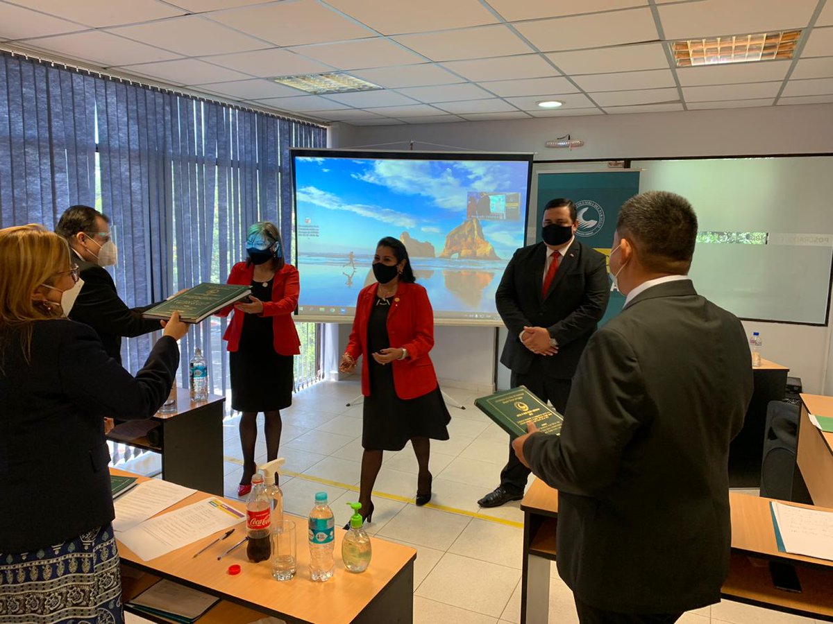 POSGRADOucp's tweet photo. 👏🏼¡Felicidades a los nuevos Magísteres Fátima Vega, Jhancy Sanabría y Rubén Rolón! 

📌Defendieron el trabajo final de tesis para la Maestría en Asuntos Públicos y Gobernabilidad. 

📌Con todas las medidas sanitarias dictadas por el Gobierno.

#PosgradoColumbia #UCPy #MAPyG (G3) https://t.co/tlDCsEnp8m