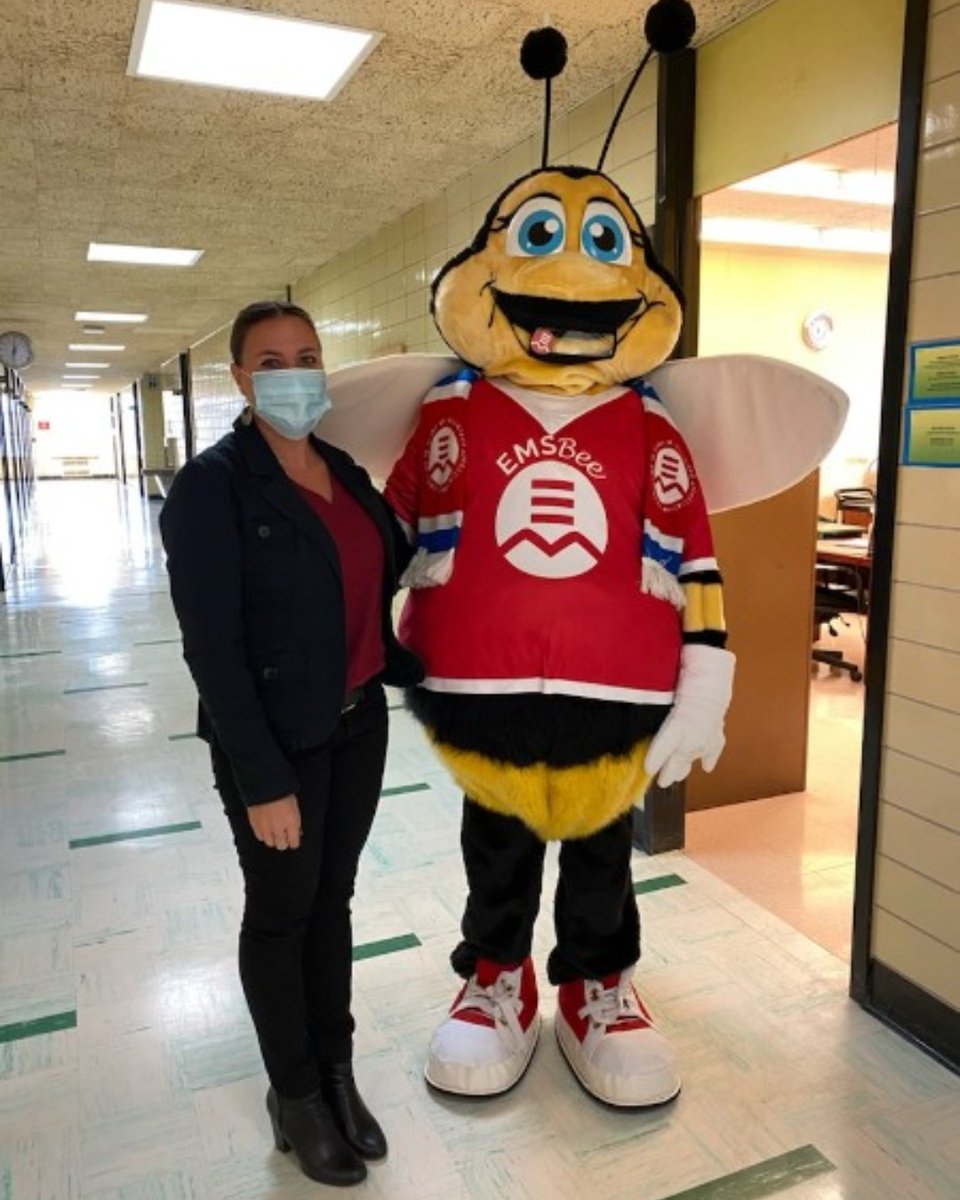 Our Principal had a special visitor today! The EMSBee came by for a visit! Let's give him a virtual THUMBS UP/SHARE! #VirtualEMSB #WeAreEnglishMTL English Montreal School Board <a href="/EnglishMTL/">English Montreal School Board</a>