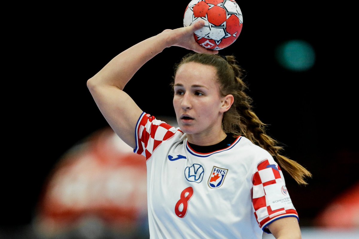 HRS_CHF's tweet photo. [ @EHFEURO 2020 ]

Pratite nas na putu do ostvarenja SNA 💫🇭🇷

#CROvsGER 🔜 18:15
🖥 PlanetSport TV, ehftv https://t.co/z6uy4Kisy0