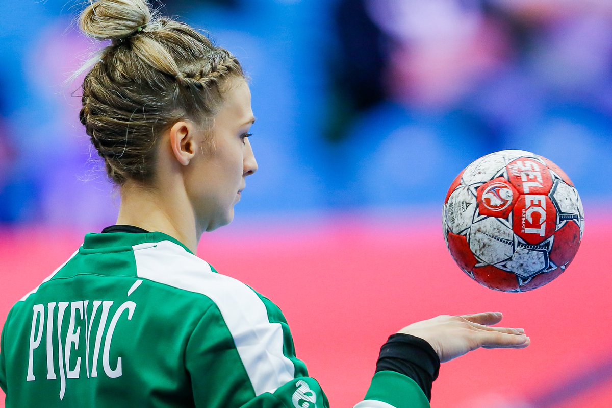 HRS_CHF's tweet photo. [ @EHFEURO 2020 ]

Pratite nas na putu do ostvarenja SNA 💫🇭🇷

#CROvsGER 🔜 18:15
🖥 PlanetSport TV, ehftv https://t.co/z6uy4Kisy0
