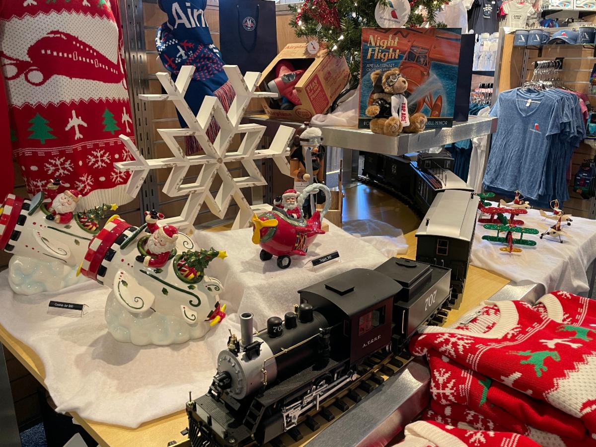 CR SmithMuseum (@crsmithmuseum) on Twitter photo Looks like someone dropped by the Museum Store early! There's still time to snag a gift and, with 2-day shipping, it'll be under your tree before you know it! >> conta.cc/3g5hE1T Looks like someone dropped by the Museum Store early! There's still time to snag a gift and, with 2-day shipping, it'll be under your tree before you know it! >> conta.cc/3g5hE1T