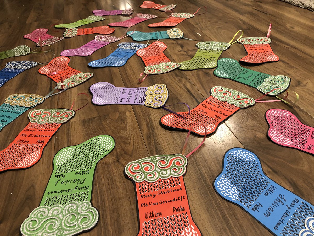 anujasaneart's tweet photo. Christmas Stocking with card stock for gifting for my daughter’s school friends and teachers. #Christmas #gifting #stockings @OfficialCricut https://t.co/gE1DMJJFAv
