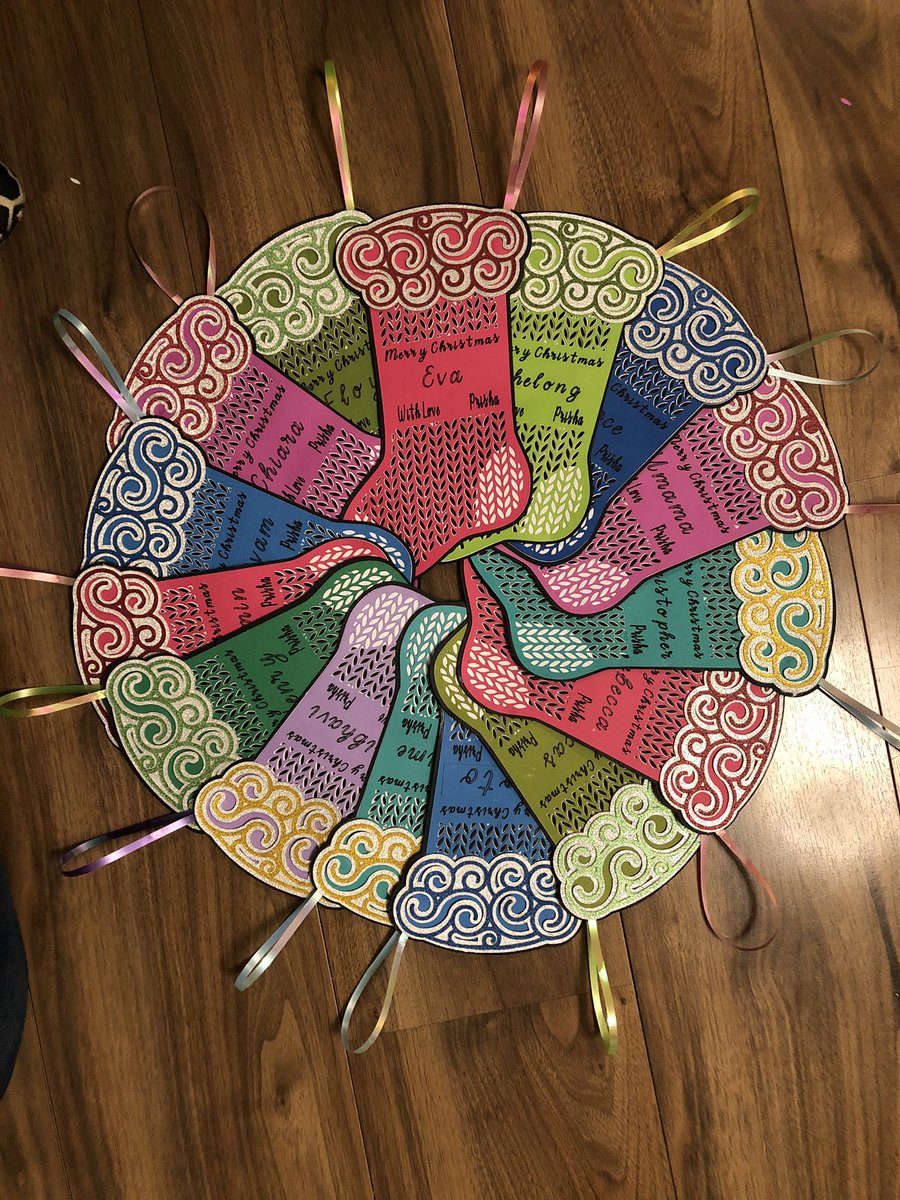 anujasaneart's tweet photo. Christmas Stocking with card stock for gifting for my daughter’s school friends and teachers. #Christmas #gifting #stockings @OfficialCricut https://t.co/gE1DMJJFAv