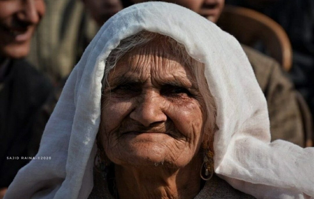 MohammedMoinRa1's tweet photo. #Thekashmir
BJP workers promised me, that they'll release my son,if i Attend the rally
100--year old woman' Attends BJP rally in Kashmir. https://t.co/Xoa4xFq7dd