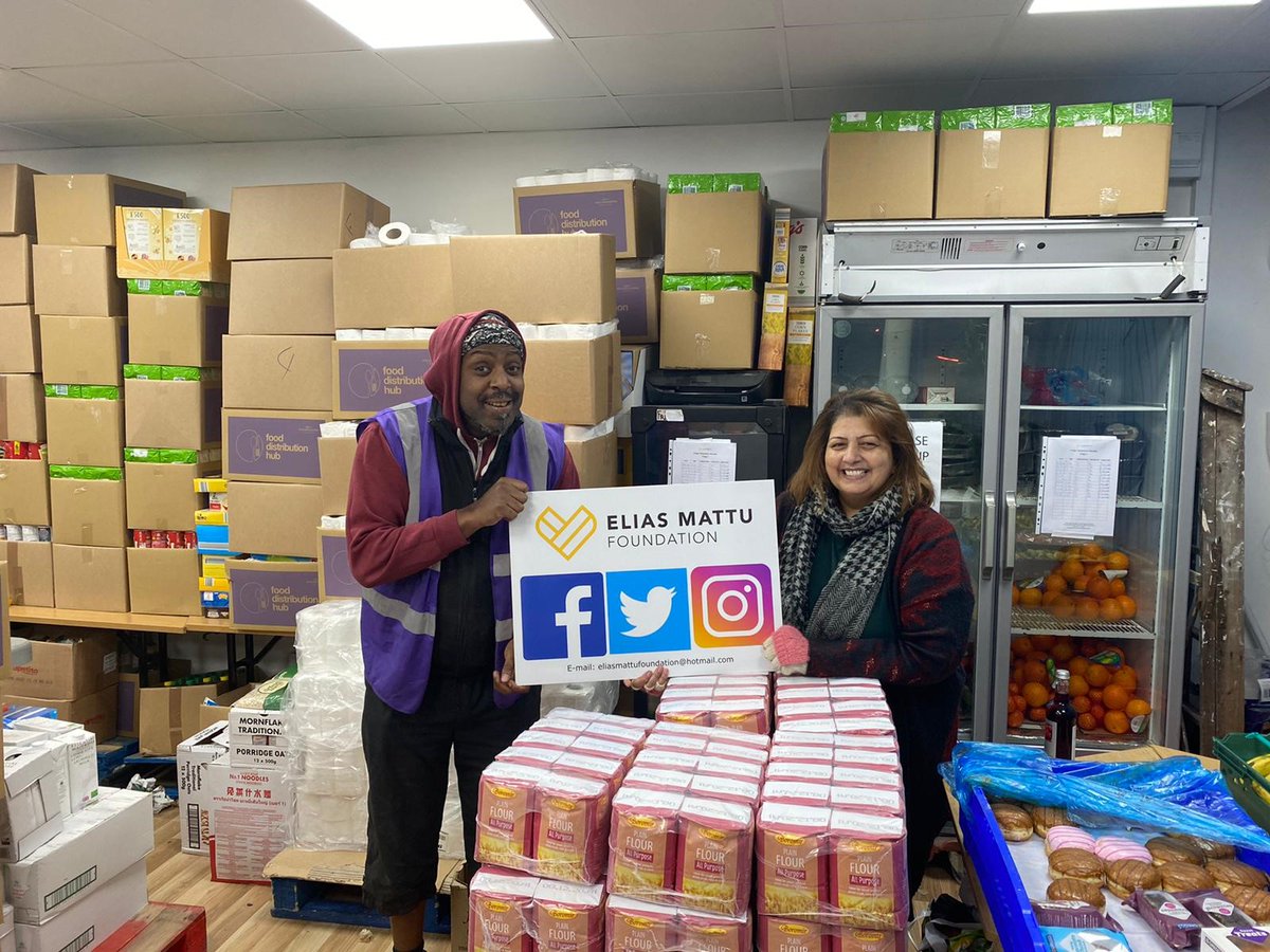 WolvesCouncil's tweet photo. Thanks to a kind donation of 1,400 bags of flour by Blackheath-based social supermarket Manna House Pantry, we distributed them to foodbanks across Wolverhampton, as well as to @walsallwtonpcg which supports parents and carers of children with additional needs #onecity 👍 https://t.co/be0QZ9s4Wp