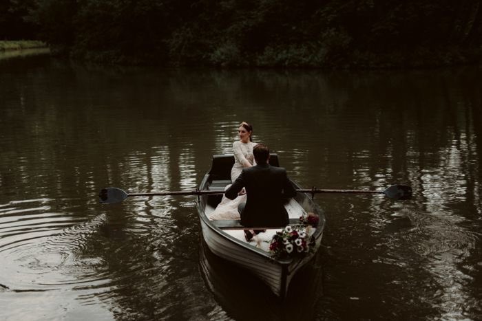 “perched in the dark telling all the rich folks anything they wanna hear like it could be love, i could be the way forward only if they pay for it, you’re a bandit like me”this verse explains what they do and how they flirt with the “rich folk” so they will give them money