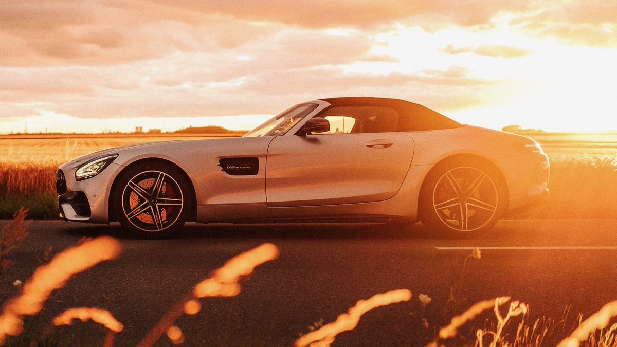 MercedesBenz_DE's tweet photo. [Kraftstoffverbrauch kombiniert: 13,0 l/100 km | CO₂-Emissionen kombiniert: 298 g/km | https://t.co/7NoxCRp8kI]

Warme Sonnenuntergänge – mit dem Mercedes-AMG GT C Roadster immer eine Augenweide. 😌#AMGRoadTrip mit Betty Taube.

📸@kreutzer_chris https://t.co/B2rEPTgf1W