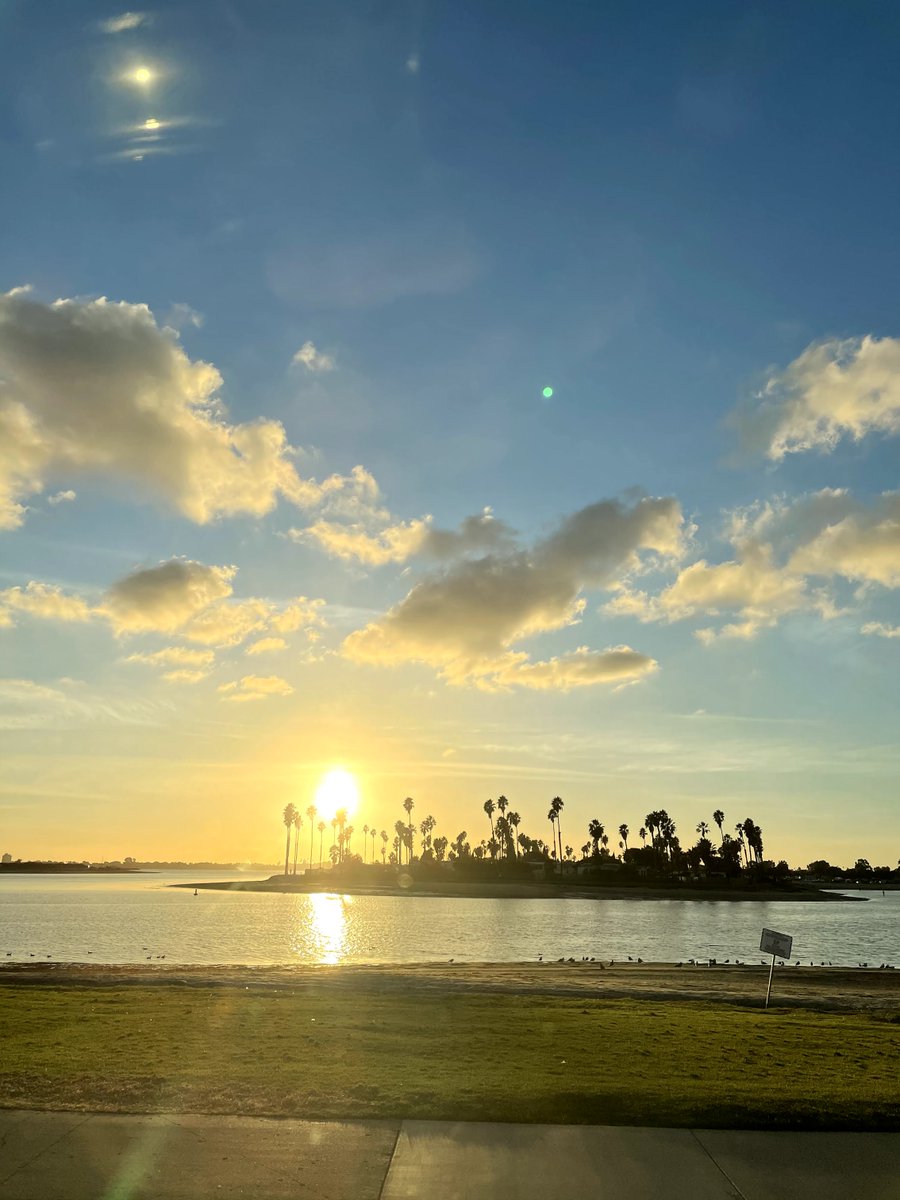 tinijojobean's tweet photo. @visitsandiego https://t.co/mBCVeq1B0A