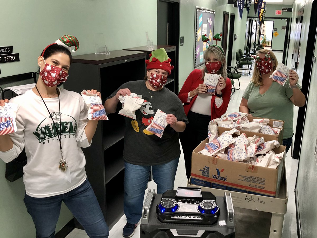 FelixVarelaHS's tweet photo. #PrincipalFins, #MsScheckner, #MsCortright, @jengambale2 restocking the #Treat🍿 #Mobile🛻 ..#HappyHolidays #MDCPS @MiamiSup @MDCPSSouth #Activities https://t.co/GukVP8VY6k