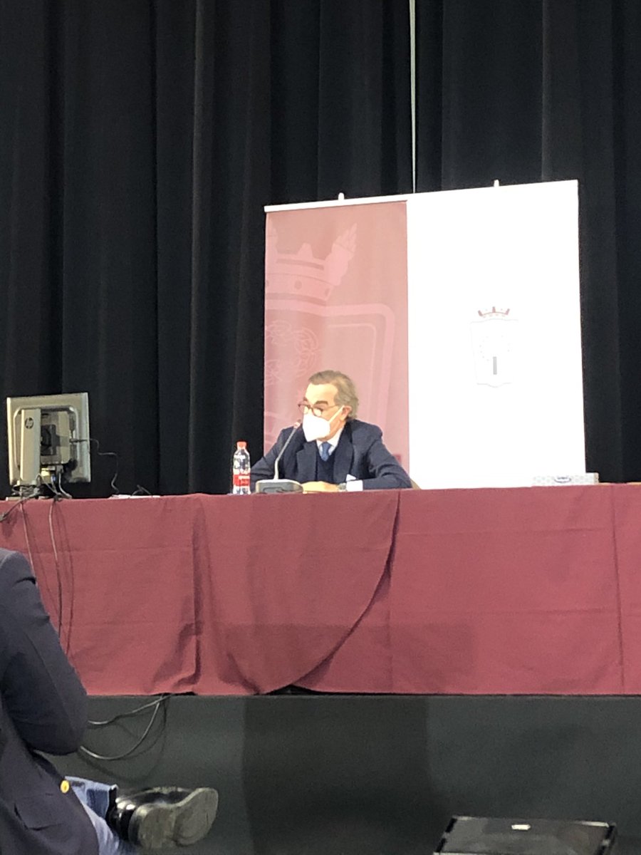 AlaAbog's tweet photo. Tremendo enfado del Decano ante nuestras preguntas. Nos acusa de deslealtad en el #MerlosGate y justifica la contratación de Trocadero SL. También dice que preguntamos mucho🤷🏼♀️ #DecanoNoTeEnfades #AbogacíaComprometida https://t.co/bvv4IMWTrR