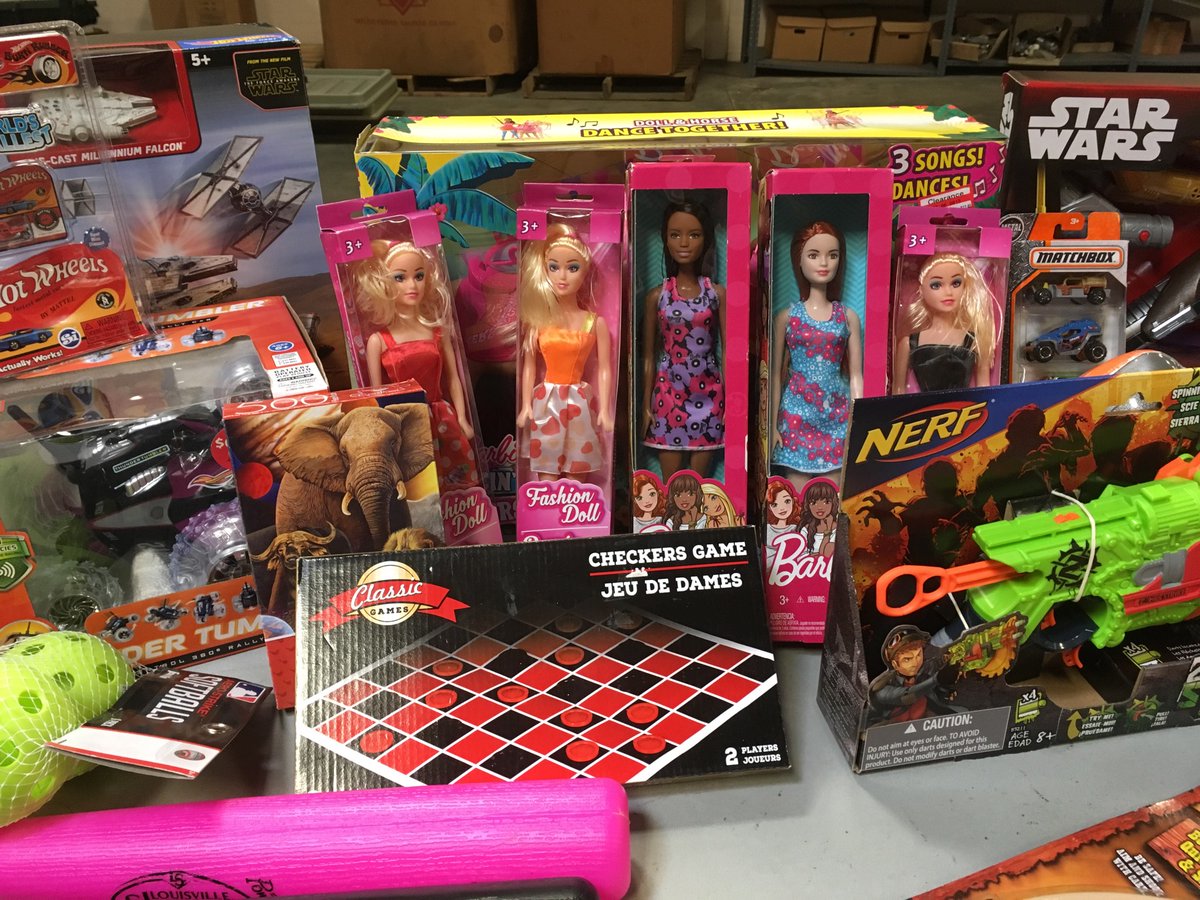 OrangeCoParksFL's tweet photo. Thank you, elves! @OrangeCoParksFL collected 1,500 toys/gifts for @OCFLMayor's Toy Drive! Plus 800 items were brought to the drive-thru event 11/23 in #DowneyPark & #SilverStarRec, all to brighten kids' holidays.
Since 2011 Parks & Rec has collected 11,000+ gifts!
@FOX35David https://t.co/kq6pEnBiFi