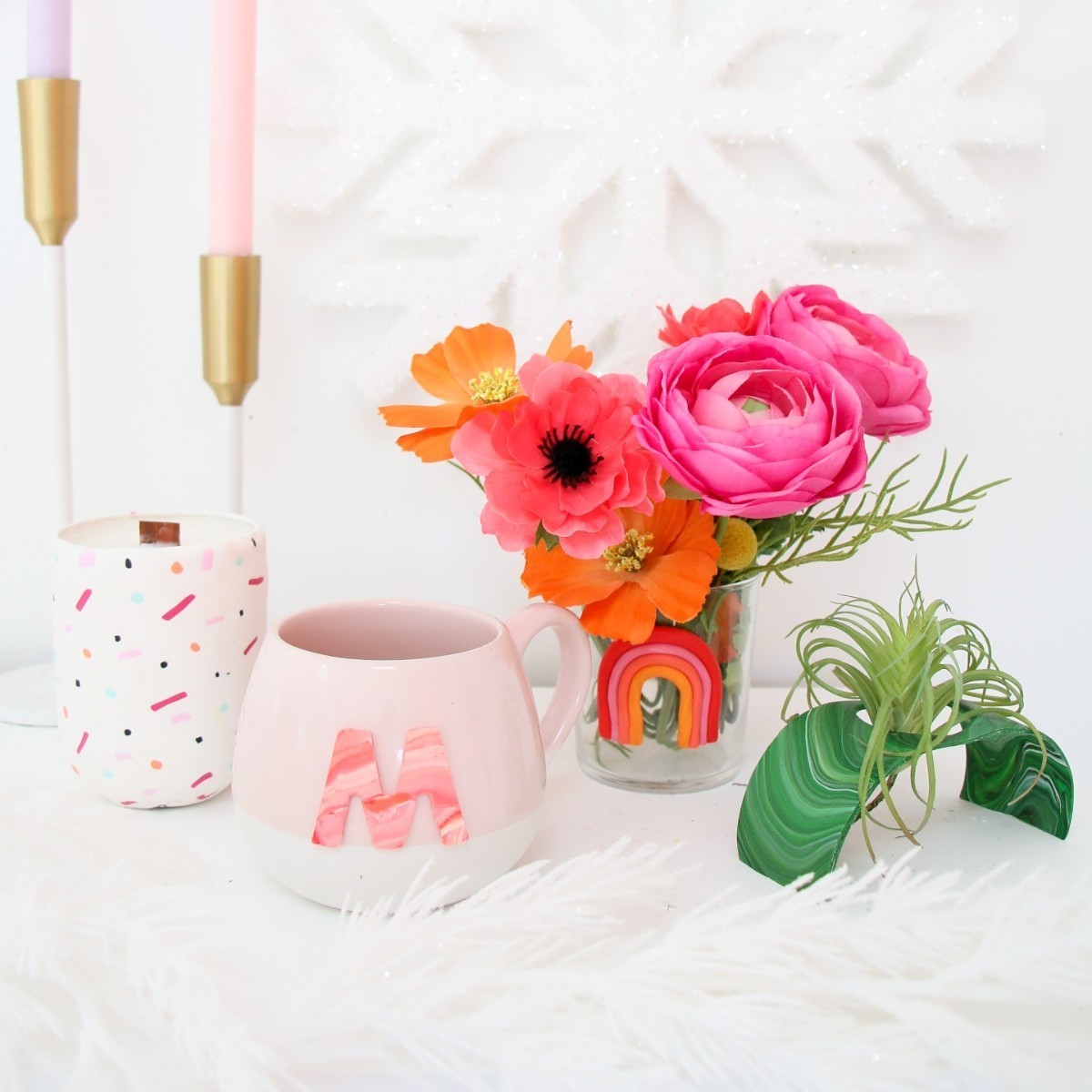 📣FREE LIVE WORKSHOP📣 Kara Whitten will teach you how to make malachite marbled @fimo clay air plant holders, 3D patterned coffee mugs, and more exciting gift ideas. Check out fb.staedtler.com/kailcochicgift… for details and to sign-up for her online Classroom December 17th at 7pm CST.