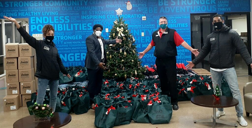 YMCADallas's tweet image. Thank you DICK’S Sporting Goods Foundation for their generous gift of new sporting equipment to our @moorlandy at Oak Cliff community! With @DICKS Sporting Goods gift, we are able to provide more opportunities in sports and healthy living to kids in our community.#10kgiftsofsport