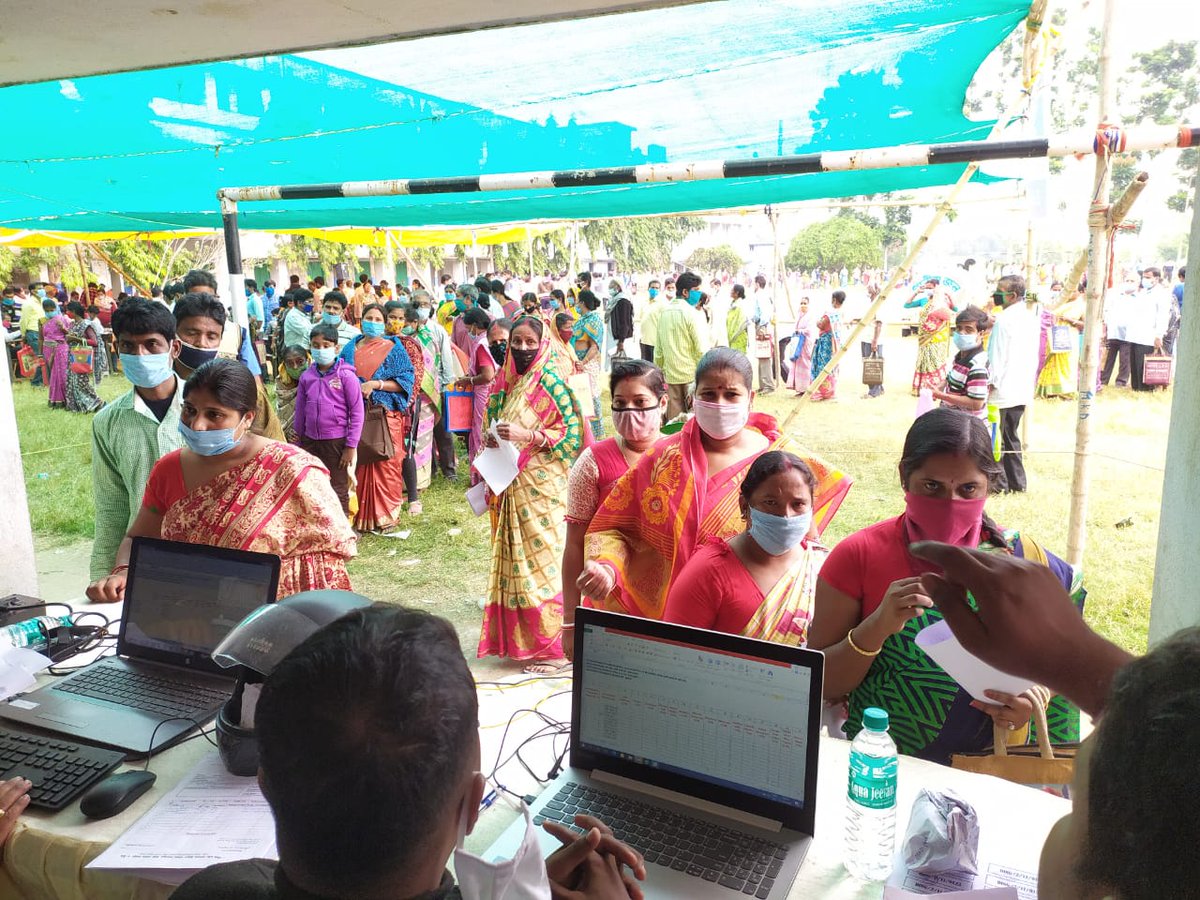 HowrahDistrict's tweet photo. 2nd round of Duare Sarkar started from today. With great enthusiasm and vigour people assembled at the camps to get the benefits of different Govt. schemes. https://t.co/55RvyZYqDs