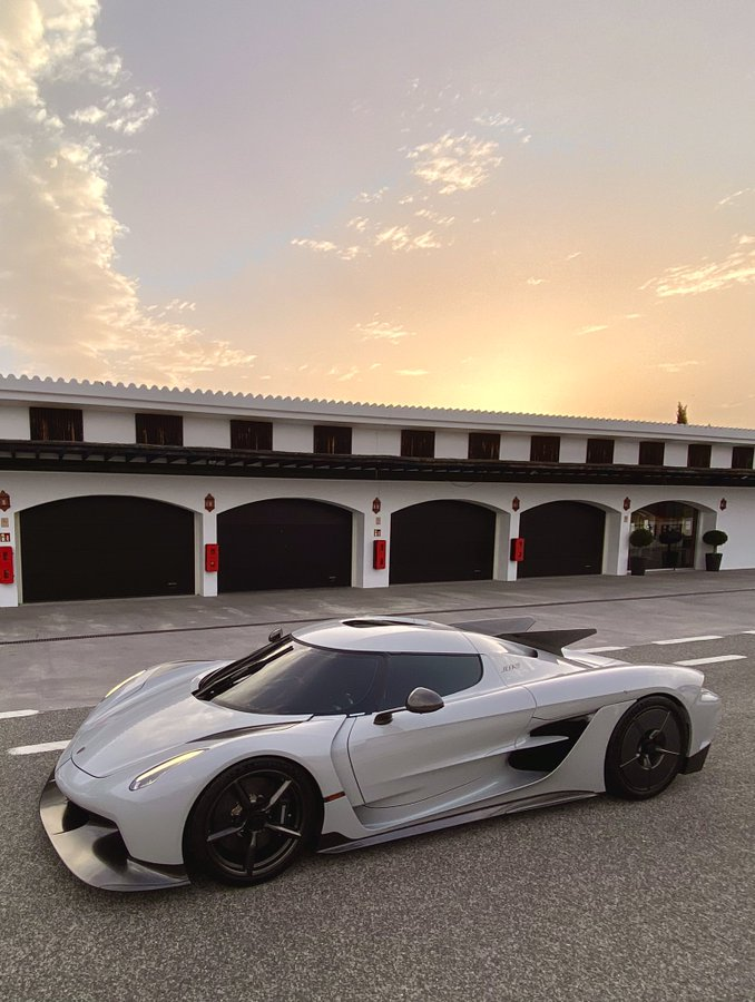 GohilAnish's tweet photo. 😍 #Koenigsegg https://t.co/9v5DX9mAlv