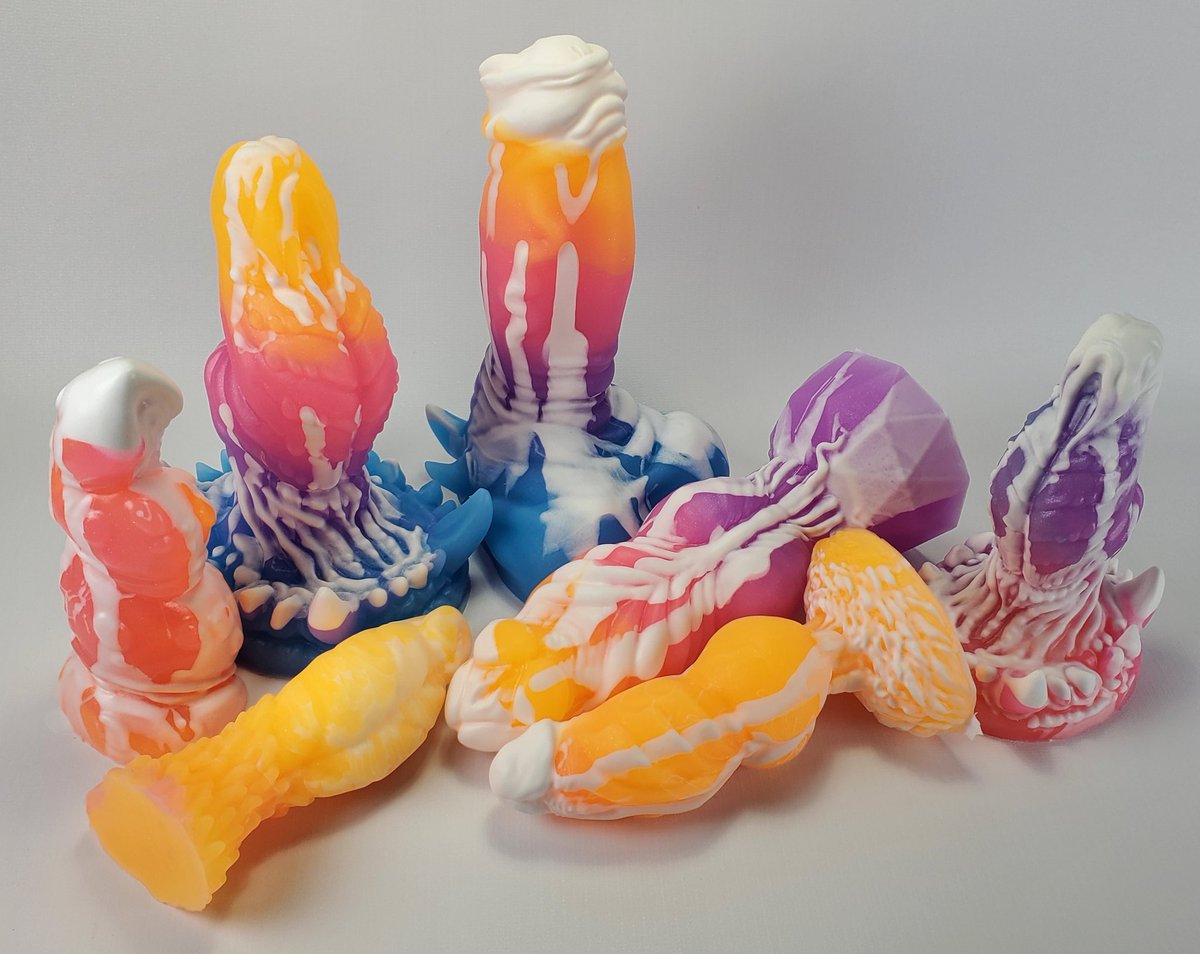 strangebedfella's tweet photo. Ooooh! We pulled some of the pours from this morning and they look NICE! A bit of glow, anyone? My husband Patrick and I did the white drip set and Steve did the other set. All in medium firmness this time! #SBShopDay is almost over: ) https://t.co/QphDOOdSGA