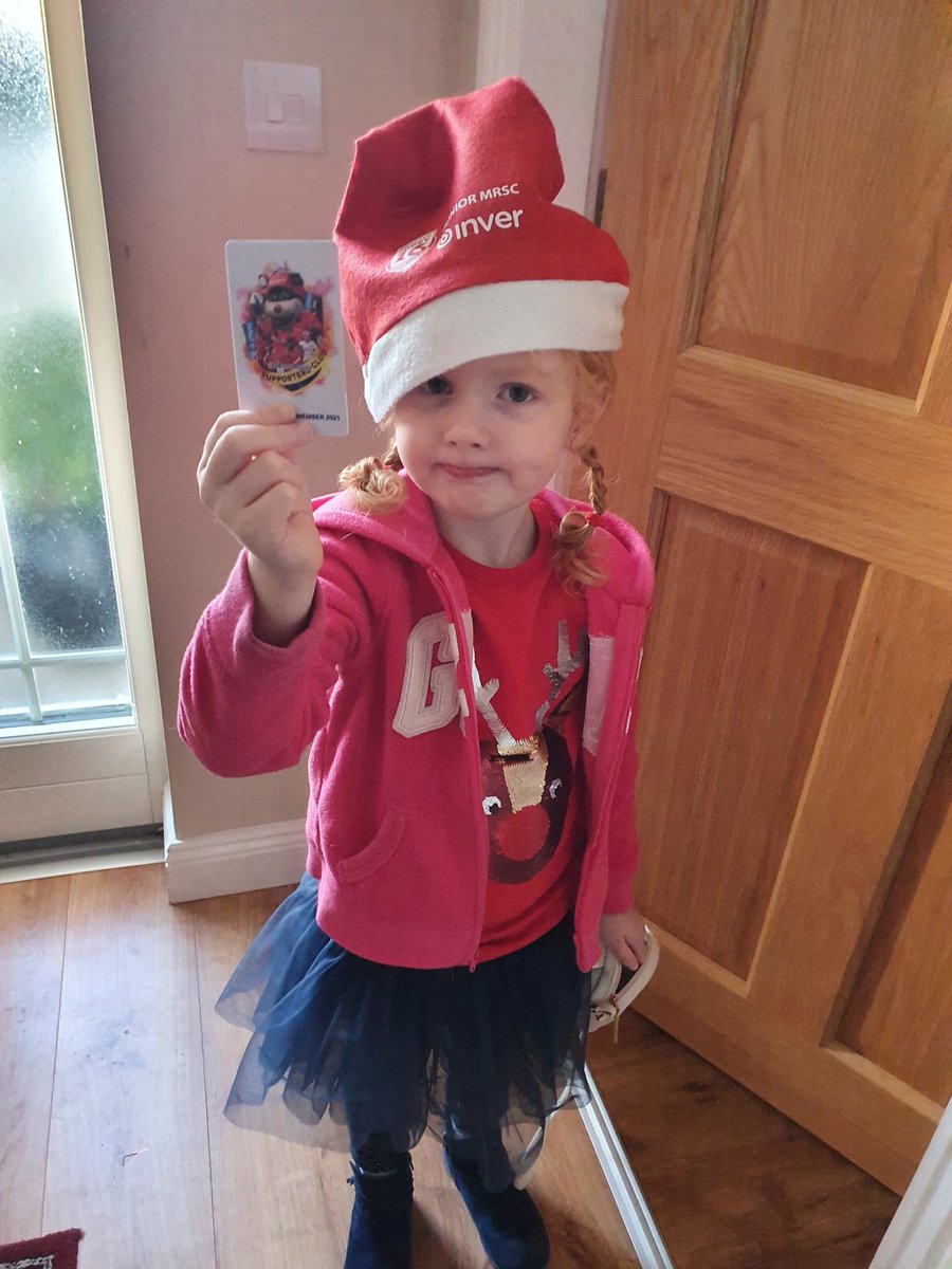 Neasan83's tweet photo. @MRSC16 Delighted with her gift pack 🎅 https://t.co/XztcAe0UnV