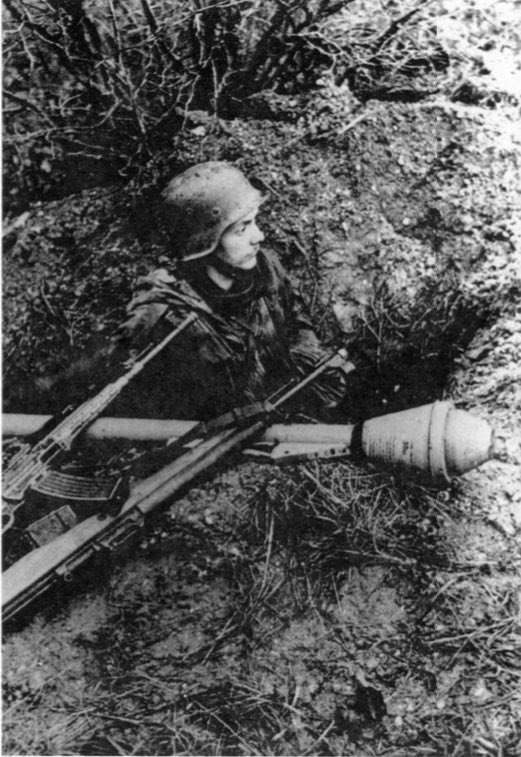 The context of a VGD was therefore a political blurring of the soldier & people, hence ‘Volk’.To make up for the trained & physical quality of its men (young & older), an increase in modern weapons was to be a mitigating factor.So now, I hope the scene is set....12/end