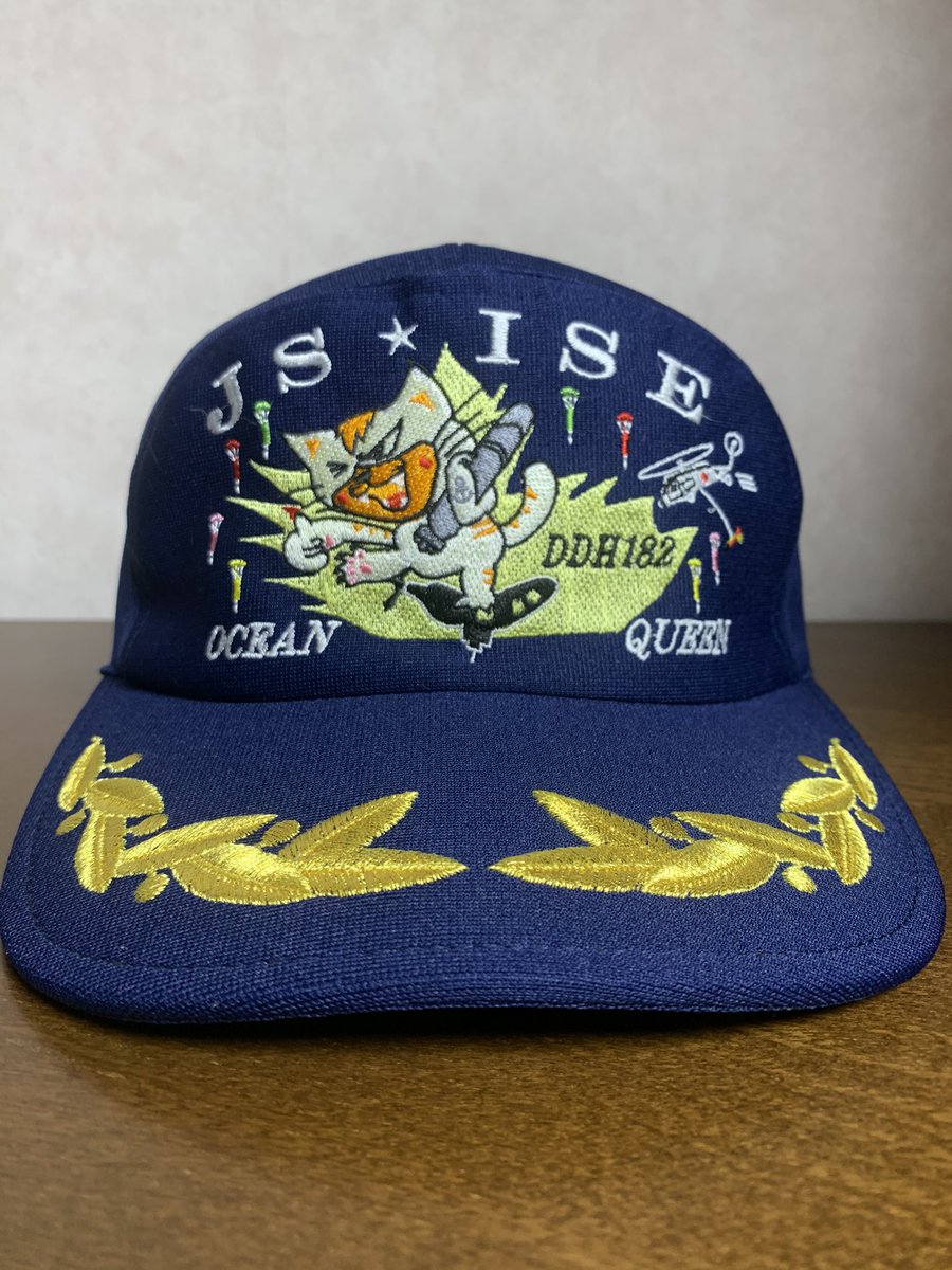 abasan1208's tweet photo. 【護衛艦隊シリーズ】
既紹介済の護衛艦いせ（DDH-182）の識別帽を新規入手したので、追加紹介します。

中村刺繍様製、1佐・2佐用、顎ヒモ収納式
現行デザインを新規入手

#識別帽 #部隊帽 #部隊識別帽 #スコードロンキャップ #自衛隊 #海上自衛隊 #護衛艦 #護衛艦いせ https://t.co/6UUVZF77rb