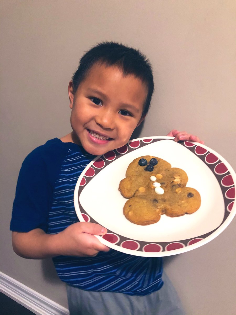 arnytorre's tweet photo. Thank you @SmithMiss6 and @BurrellMiss for the amazing cookie cutter!!! “N” loved his cookie so much and decorated it with blueberries and yogurt raisins. 🎄 https://t.co/7BloPJXjXM