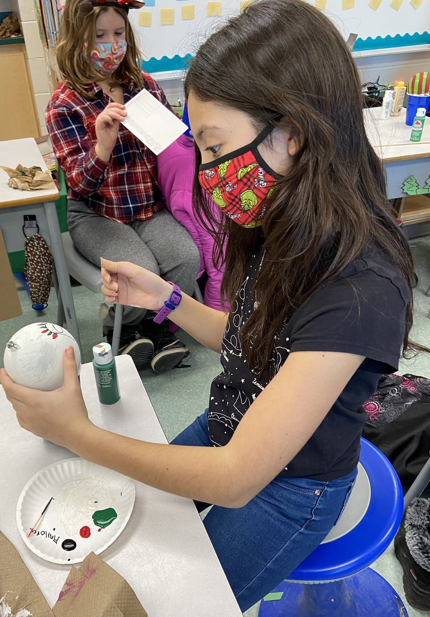 SKentsclassroom's tweet photo. Christmas crafts have been taking place in our classroom this week in preparation for the holidays! @AssisiOCSB #ocsbArts #FRABeCreative https://t.co/RSe6IzZXx1