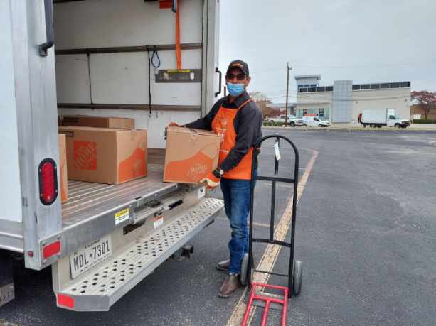 KaseyCardenas77's tweet photo. 20 Cleaning kits delivered to Meals on Wheels today from 6988.  A great opportunity to give back to our community! #Gulfgivingback #TeamDepot @roxinursox @jreed4401 @riggster35 @milsonwheels55 @8520CantBeatUS @LMcmilian @JoePonce19 https://t.co/tvye8iVA6y