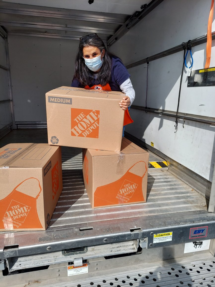 KaseyCardenas77's tweet photo. 20 Cleaning kits delivered to Meals on Wheels today from 6988.  A great opportunity to give back to our community! #Gulfgivingback #TeamDepot @roxinursox @jreed4401 @riggster35 @milsonwheels55 @8520CantBeatUS @LMcmilian @JoePonce19 https://t.co/tvye8iVA6y