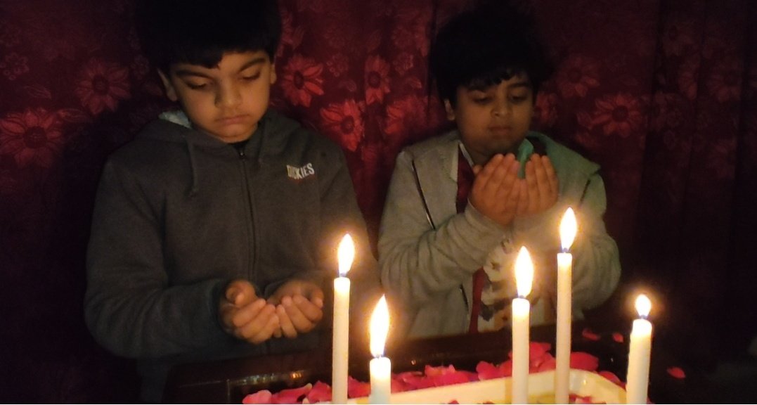 hibajutt_'s tweet photo. Pray for the innocent souls. They will always be remembered 😭❤️💔
#blackday   #peshawarattack #peshawarattack2014  #APSMartyrsDay #APSPeshawar #APS_ToHeaven
#peshawarschoolattack
#APSPeshawarAttack https://t.co/nhrmC1wV84