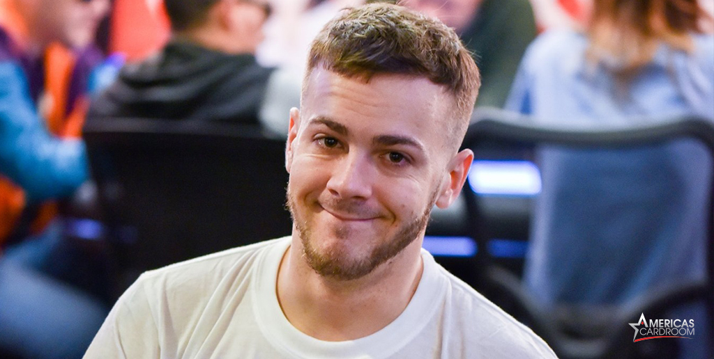 Esa sonrisa que solo tienen los poseedores de un brazalete de la #WSOP! <a href="/tomcannuli/">Tom Cannuli</a> 🇺🇸 Campeón en el año 2017 del WSOP US$3.333 Online No Limit Hold’em. Por US$322.815 😎

¡Nombra a ese amigo que salió campeón aunque sea del Home Game! 🤪