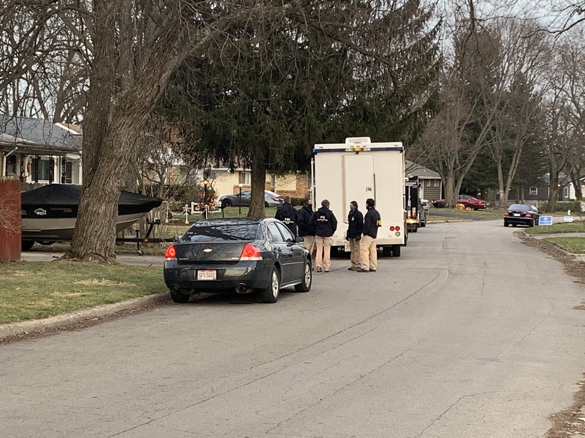 TomBoscoNews's tweet photo. HAPPENING NOW: @FBI on Estates Pl, scene of fatal shooting of Casey Goodson, Jr, by @OHFCSO’s Dep Jason Meade. Agents confirm they’re there as part of their investigation, but won’t say more. https://t.co/OK7CIDR6wG