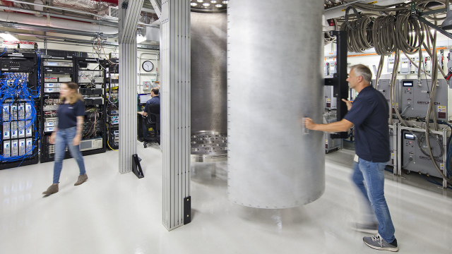 ManovelInnovate's tweet photo. How do Quantum Computers work? A computer bit is an electrical switch set to either zero or one. A qubit is a tiny circuit of superconducting metal chilled to nearly absolute zero—that can be set to zero, one, or zero and one at the same time. https://t.co/DFQ2cb926y https://t.co/Fqh9lA3YmR