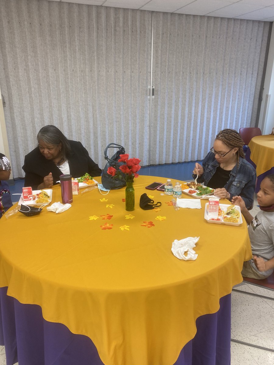 We see the importance of our Cubs' individual villages so we  made sure to celebrated Grandparents’ Day with a special luncheon. We maintained social distance while giving our students & grandparents a loving memory. #TheDSAWay #CommunityTraditions #Enrollment #ATLCharterSchools