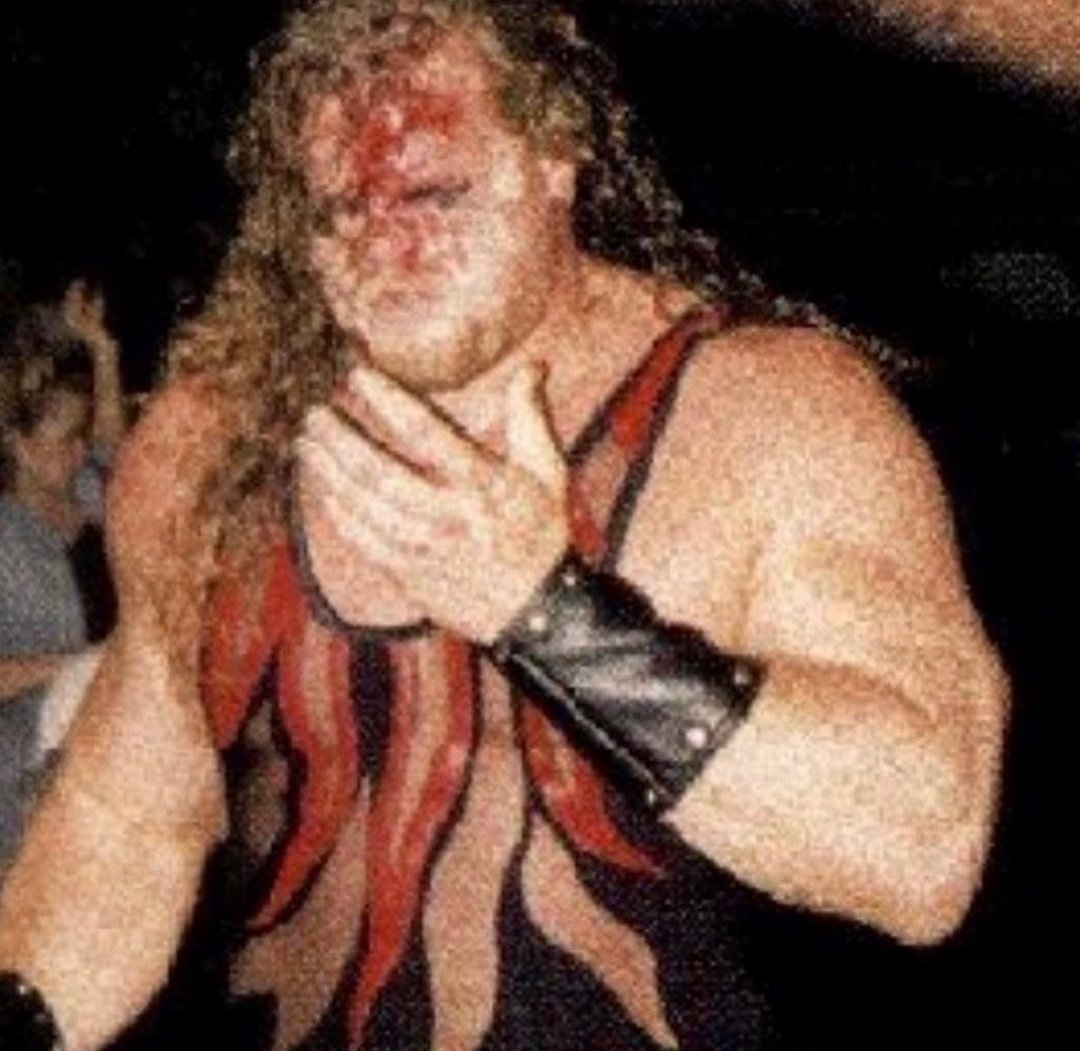 📸 ¡UNA FOTO PARA LA HISTORIA! Una foto de Kane sin máscara en SummerSlam  2000. Antes de que Kane se quitara su máscara en 2003, en muy pocas  ocasiones se había visto, image size:1080x1051
