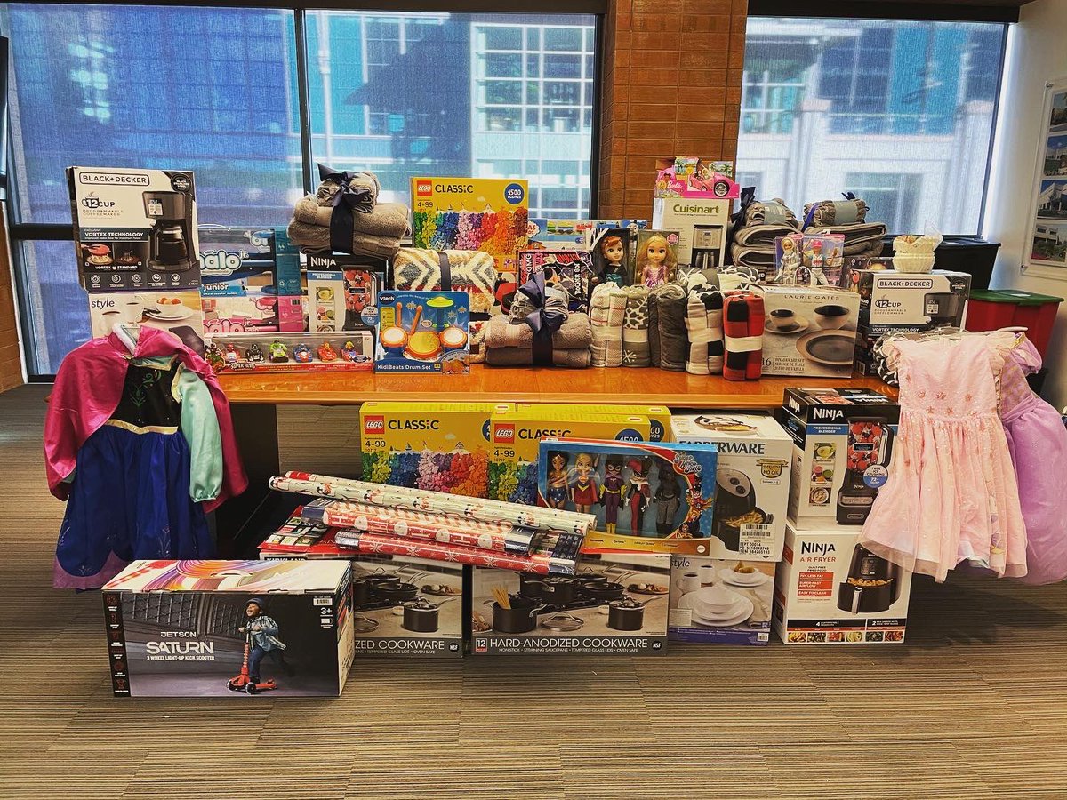 We love supporting ⁦<a href="/HopeHouseCO/">Hope House Colorado</a>⁩, especially this holiday season. Their annual #toydrive gives #teenmoms a chance to shop for presents with points they earn throughout the year as they work toward self sufficiency. We’re happy to spread holiday joy with these #donations 🎁