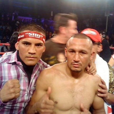 Quien quisiera volver a ver sus guerras esas si eran peleas 🥊🥊 <a href="/KnuckleheadSean/">Sean Gibbons</a>  <a href="/siri_salido/">Orlando Salido</a> <a href="/BoxeodeAyerYHoy/">Memo Tellaeche</a> <a href="/Jcchavez115/">Julio César Chávez</a> <a href="/Qfbjosefra/">Frank Espinoza</a> <a href="/ChavaESPN/">Salvador Rodriguez</a> emocion pura verlo pelear 🥊🥊