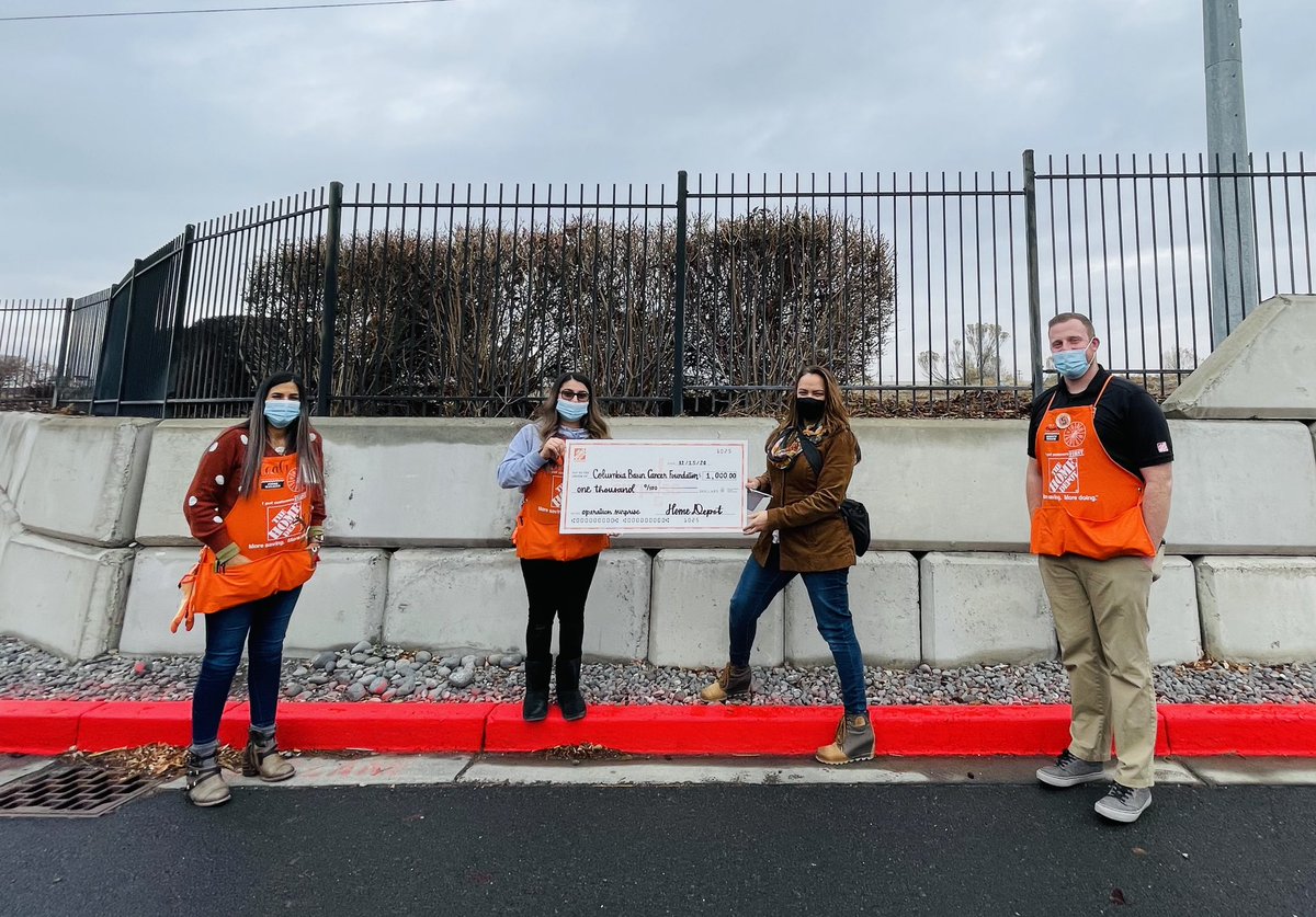 Proud to present a $1,000 donation to the Columbia Basin Cancer Foundation. Thank you for all the support in our community! #OperationSurprise #TeamDepot @JasonBallDM198 @jay_sirmans @LeahVienhage @THDdiego @jasonhd8966 @HomeDepotFound