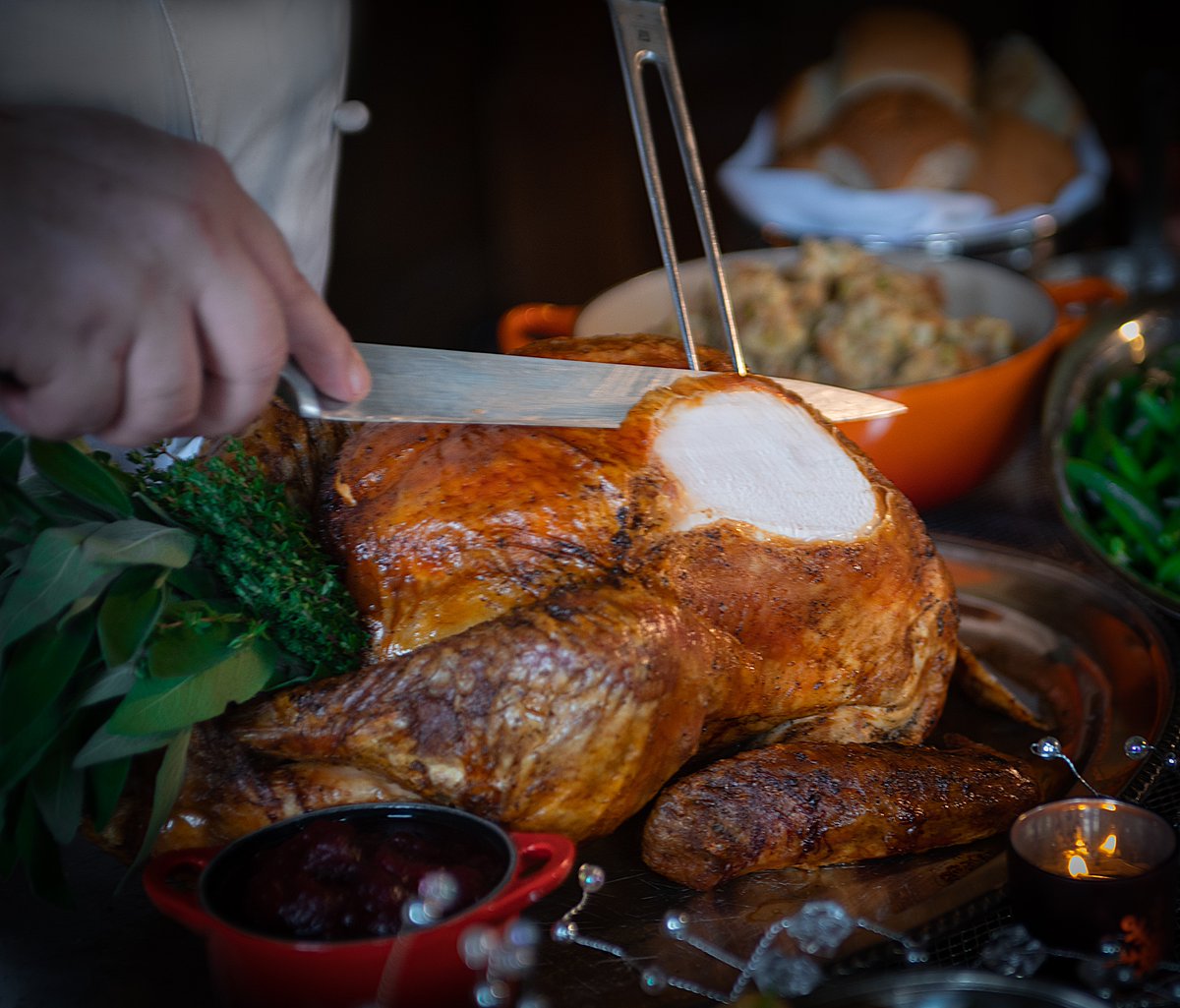 Great fun shooting the Turkey to Go package for Fairmont Empress. 🦃  Yum!!  Don;t miss out - Order here: qattheempress.com/outdoor-to-go/
@qattheempress #yyj #christmasturkey #christmasdinner #meetmeattheempress #qattheempress
