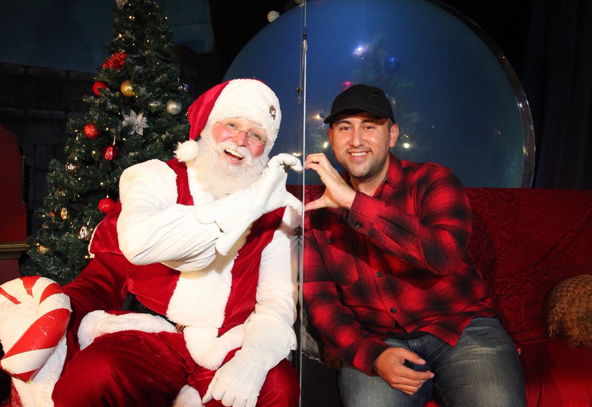 PiratesFl's tweet photo. Santa β₯οΈβs our guests!
Want to meet Santa? Use code HOLIDAY20 to save at https://t.co/JyKyxs6hGX
#Santa #Orlando #orlandokids #orlandoparents #visitorlando #orlandosanta #safesanta #Christmas https://t.co/D4Vp0m00k0