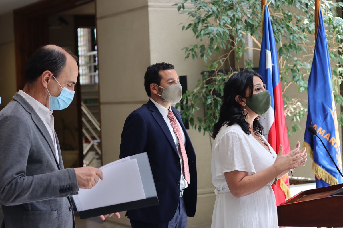 Agradezco a <a href="/Camara_cl/">Diputadas y Diputados de Chile</a> la aprobación del proyecto de #EscañosReservados. Estamos dando un gran paso para empezar a pagar la histórica deuda de representación, para que la Nueva Constitución sea escrita entre todos. Esperamos que este acuerdo se ratifique hoy en el <a href="/Senado_Chile/">Senado Chile</a>