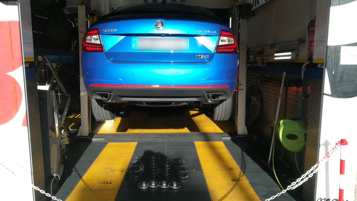 Motor_Cebis's tweet photo. Hoy le hemos dado un toquecito al estilo #Cebis Sport a este a este precioso Skoda Octavia RS #taller #alcorcon https://t.co/h1BXlm8p3t