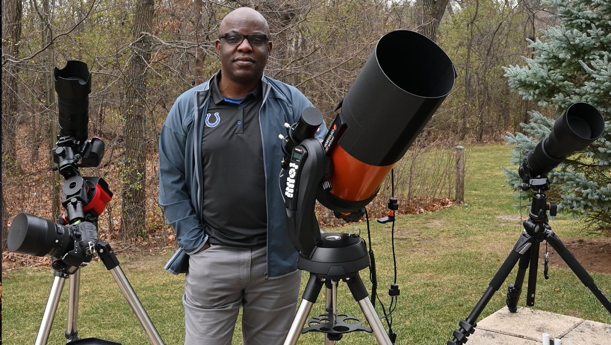 abbvie's tweet photo. By day, heβs a medicinal #chemistry scientist. But in off hours, you may find Augustine Osuma gazing into far away galaxies. Learn why his passion for science was written in the stars: https://t.co/RSphWz0hr7 #ScientistsRock https://t.co/p2UHTTN9uV