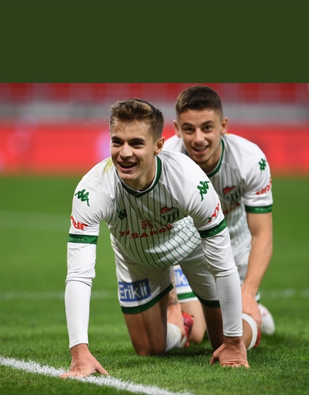 enginomun's tweet photo. #Bursaspor  
Gençlerinle Büyüksün https://t.co/pYFft07VsW