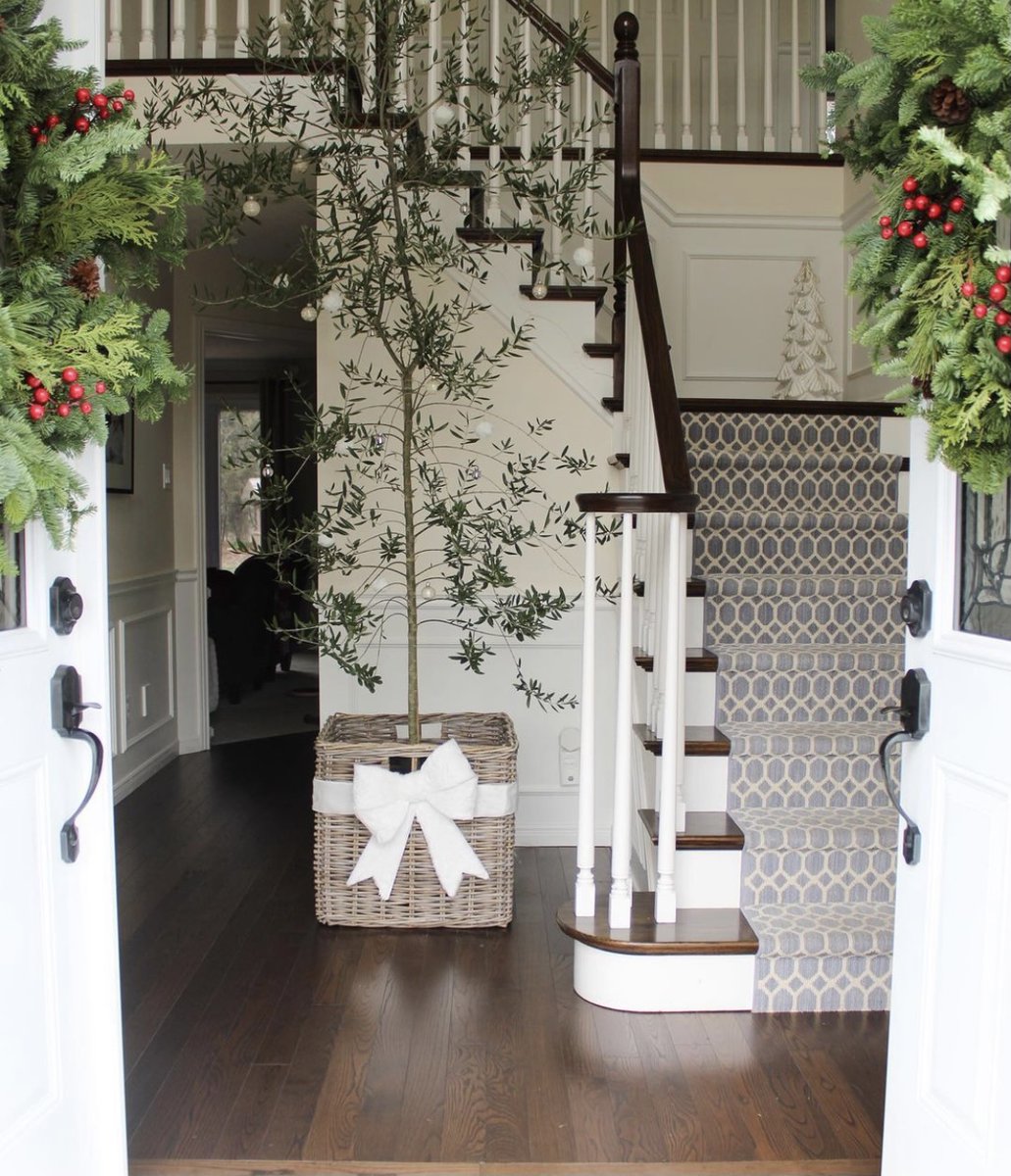 AndersonTuftex's tweet photo. There’s no place like home for the holidays. | Featured: Tracery in Bay of Hope

📸 @crystal.belle.home

#andersontuftex #carpet #stairrunner #customrunner #runners https://t.co/pQkxZRVswF