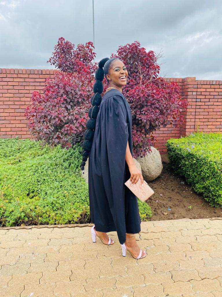 SheilaVutivi's tweet photo. Today I took the Pharmacist's Oath🥺🥺😭It is done! https://t.co/jwHCR3ilbq