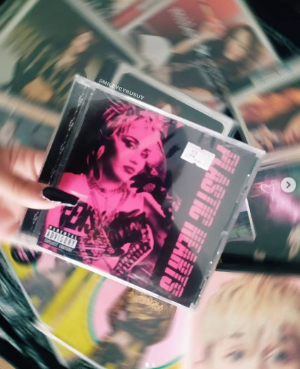 Miley Cyrus Uruguay tweet media