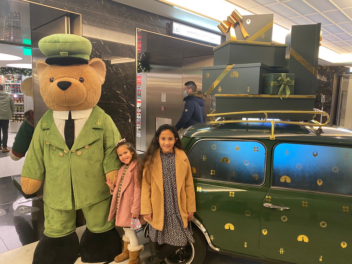CocoClarkson's tweet photo. My 7th visit to @Harrods including the one in mums belly and my first visit to #34mayfair #familytime #londondayout #Christmas https://t.co/t0yWAsSkww
