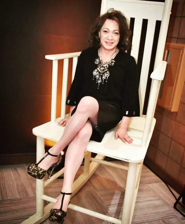 iamladyjaecelyn's tweet photo. Yours Truly and the "Infamous" Rocking Chair made famous by Actress/Comedian Extraordinaire Lily Tomlin from the Rowan & Martins Laugh In Show
#IAm #HRH #LadyJaecelyn #Royalty #Socialite #Mogul #LaughsIn #RowanAndMartinsLaughIn #RockingChair #Icon #Iconic #Lily #LilyTomlin https://t.co/LOYMgswge8